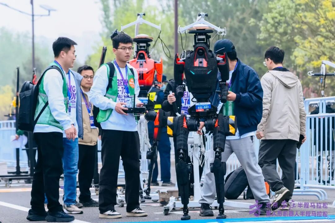 All Set to Go: Humanoid Robot Racing Challenge – Opening Special-3cgo