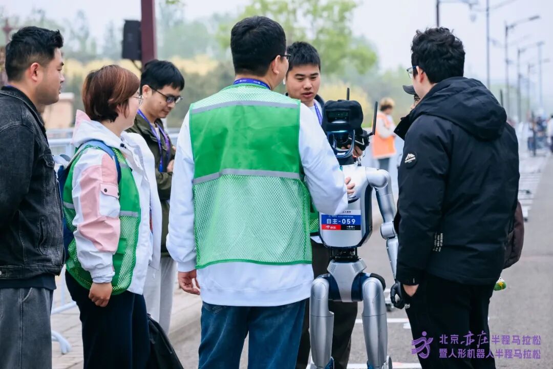 All Set to Go: Humanoid Robot Racing Challenge – Opening Special-3cgo
