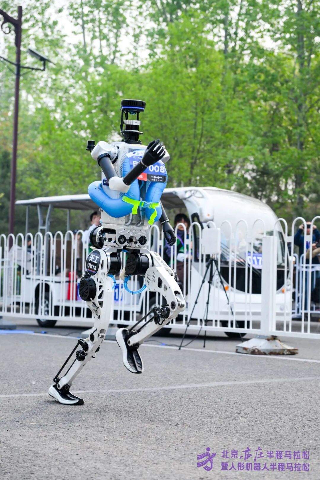 All Set to Go: Humanoid Robot Racing Challenge – Opening Special-3cgo