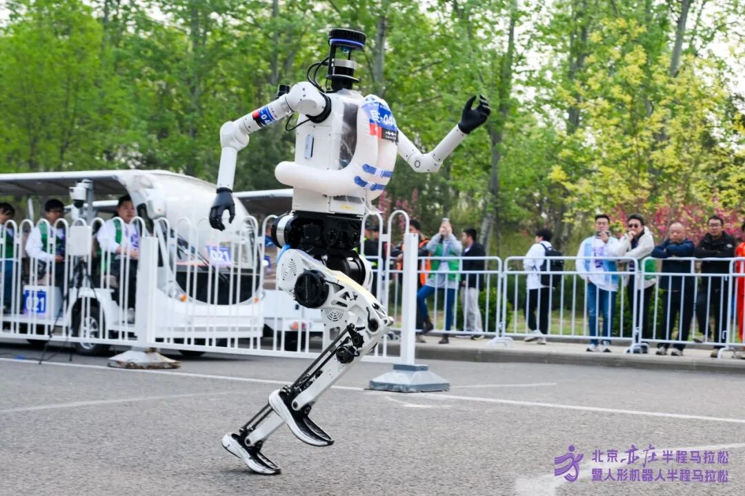 All Set to Go: Humanoid Robot Racing Challenge – Opening Special-3cgo