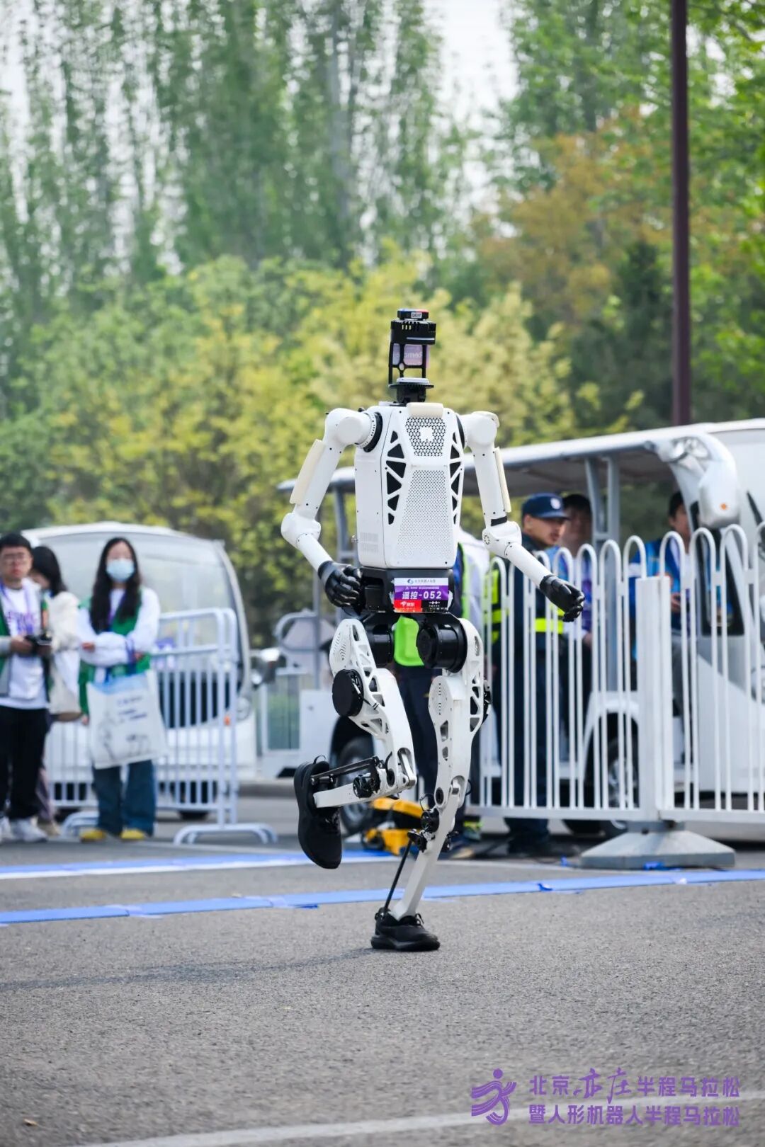 All Set to Go: Humanoid Robot Racing Challenge – Opening Special-3cgo