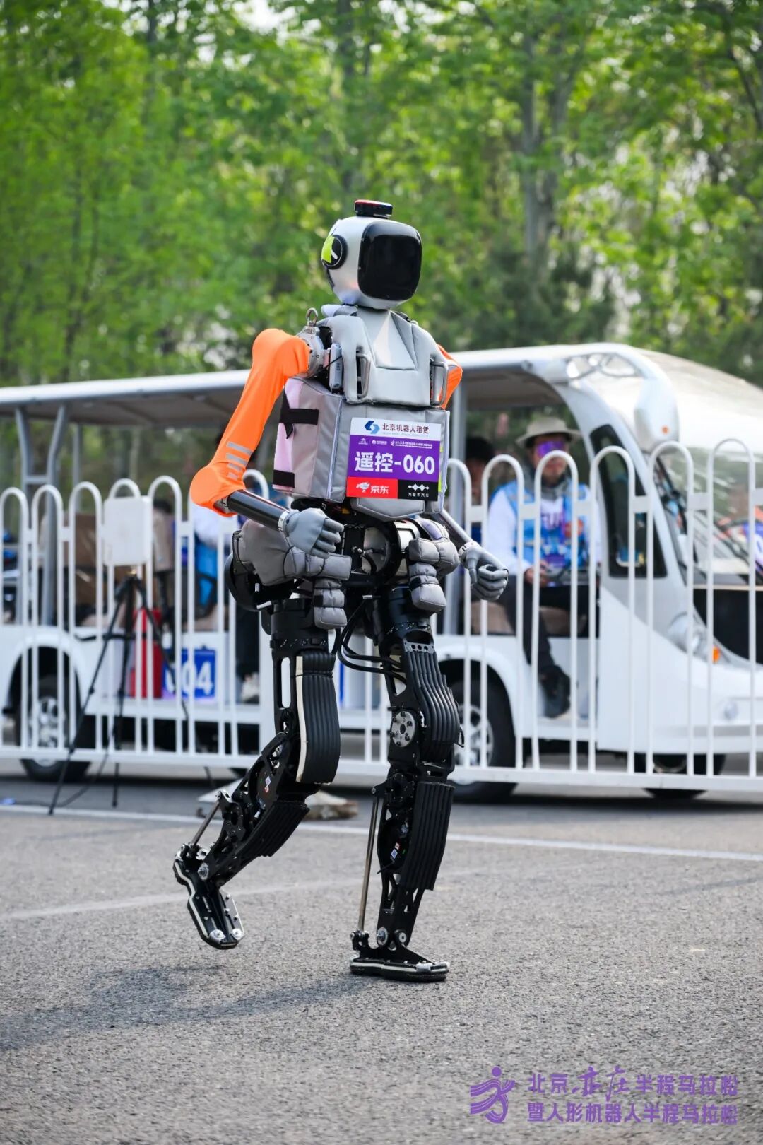 All Set to Go: Humanoid Robot Racing Challenge – Opening Special-3cgo