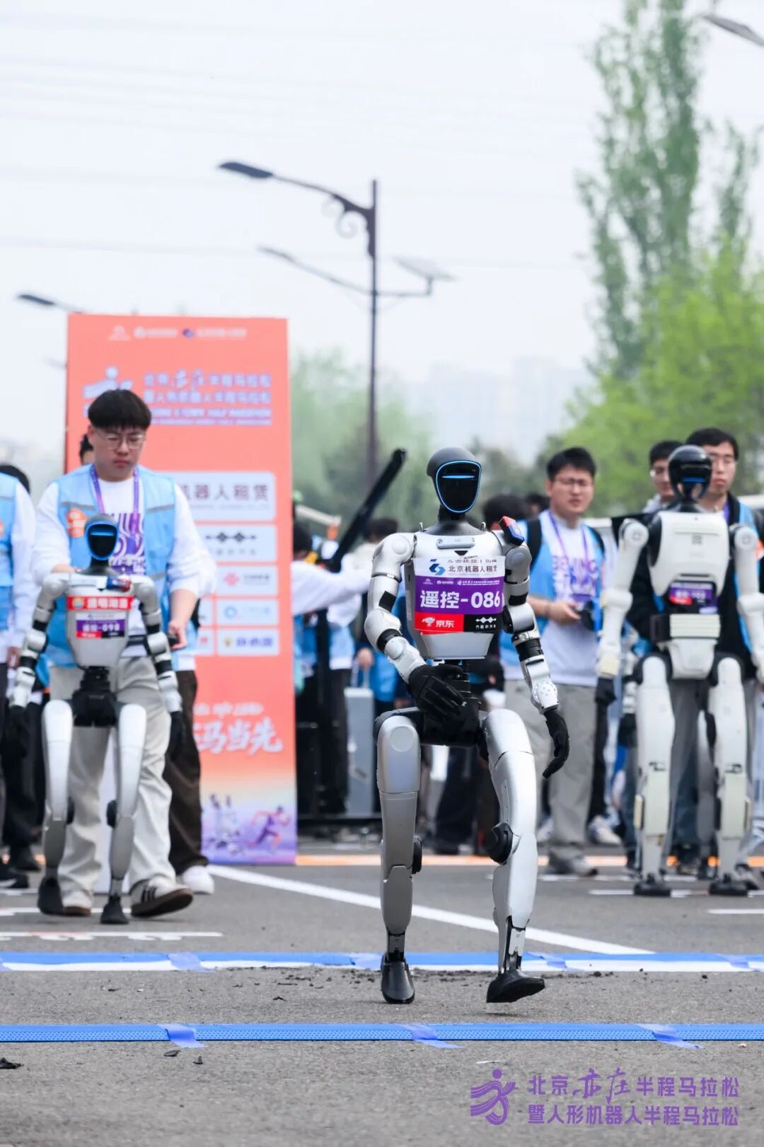All Set to Go: Humanoid Robot Racing Challenge – Opening Special-3cgo