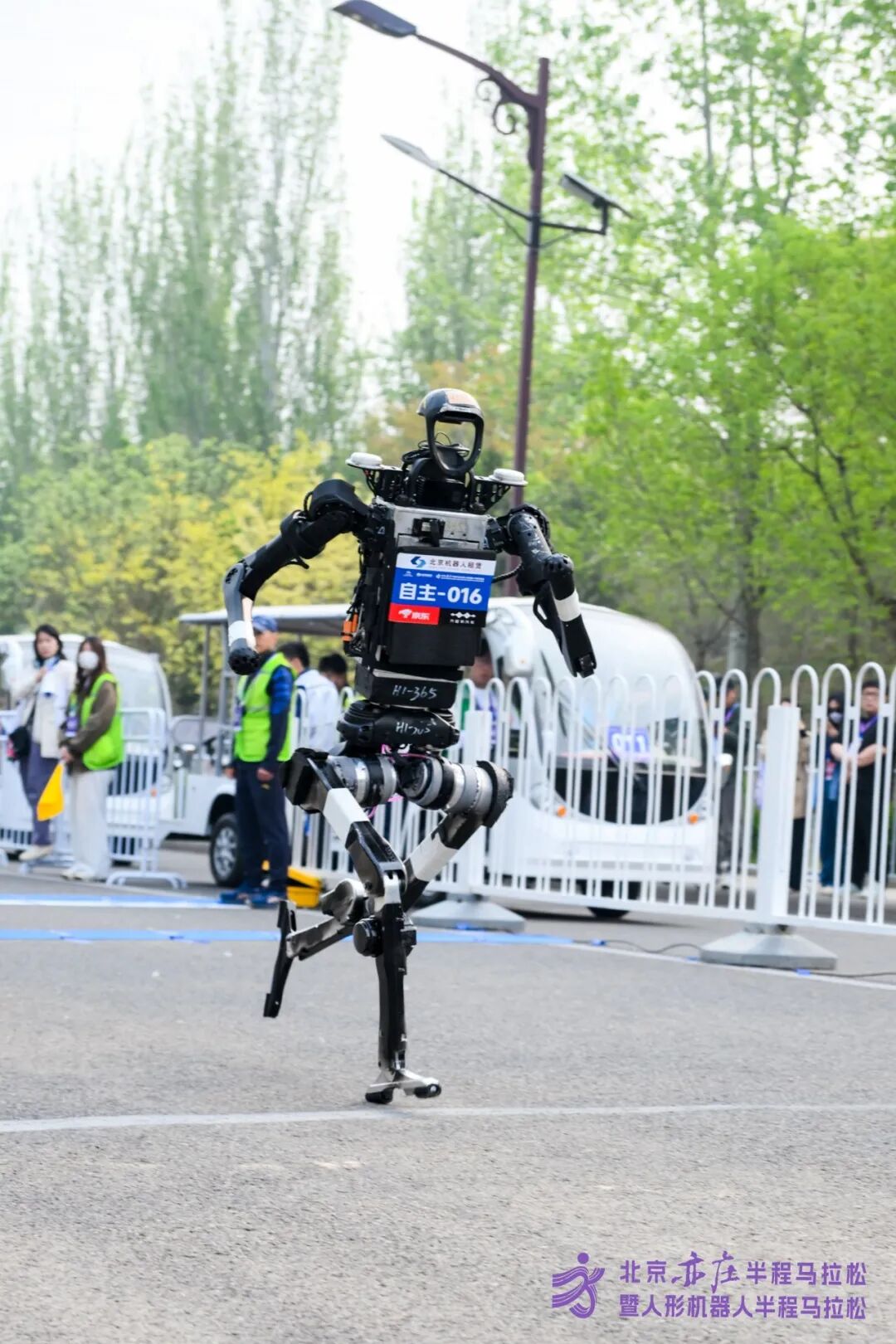 All Set to Go: Humanoid Robot Racing Challenge – Opening Special-3cgo