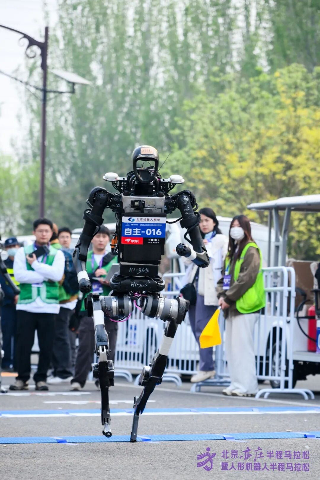 All Set to Go: Humanoid Robot Racing Challenge – Opening Special-3cgo