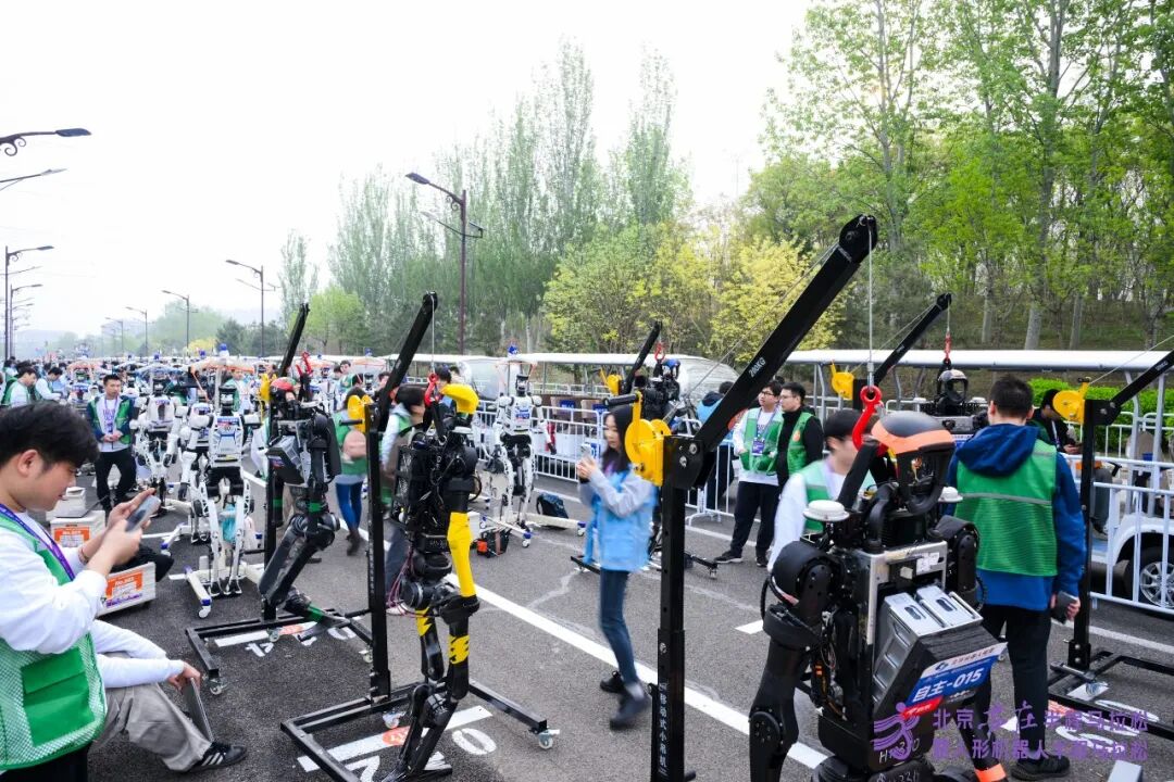 All Set to Go: Humanoid Robot Racing Challenge – Opening Special-3cgo
