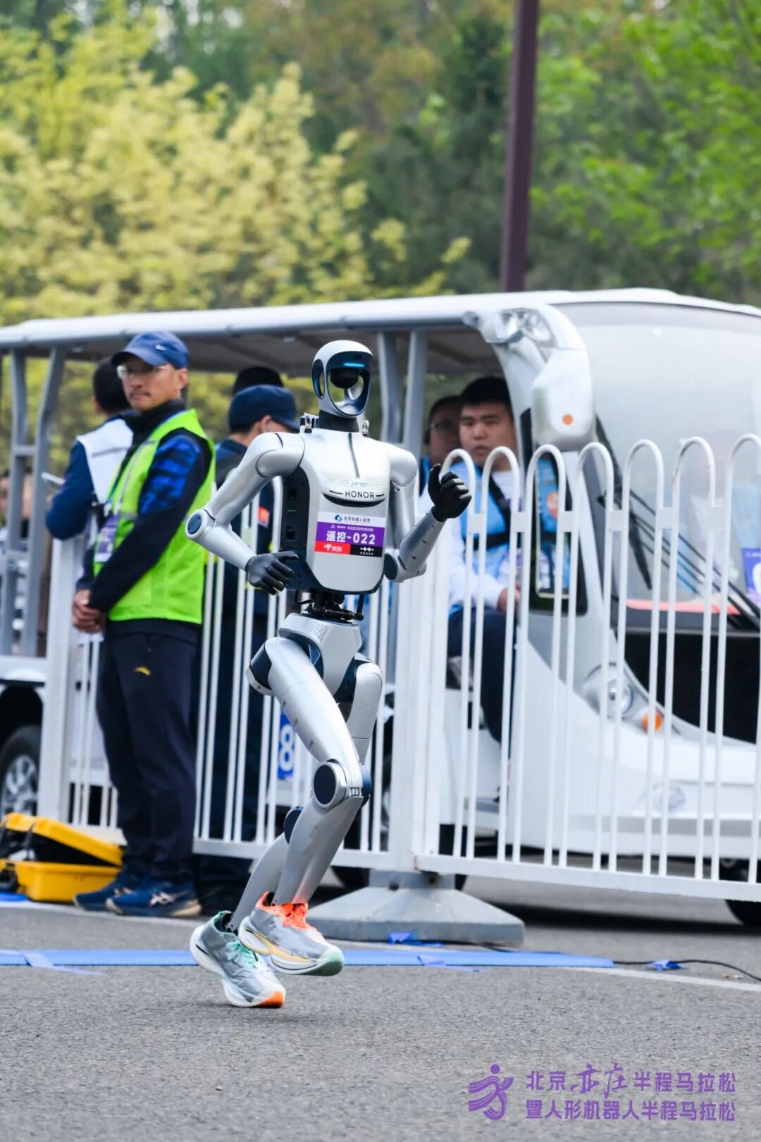 All Set to Go: Humanoid Robot Racing Challenge – Opening Special-3cgo
