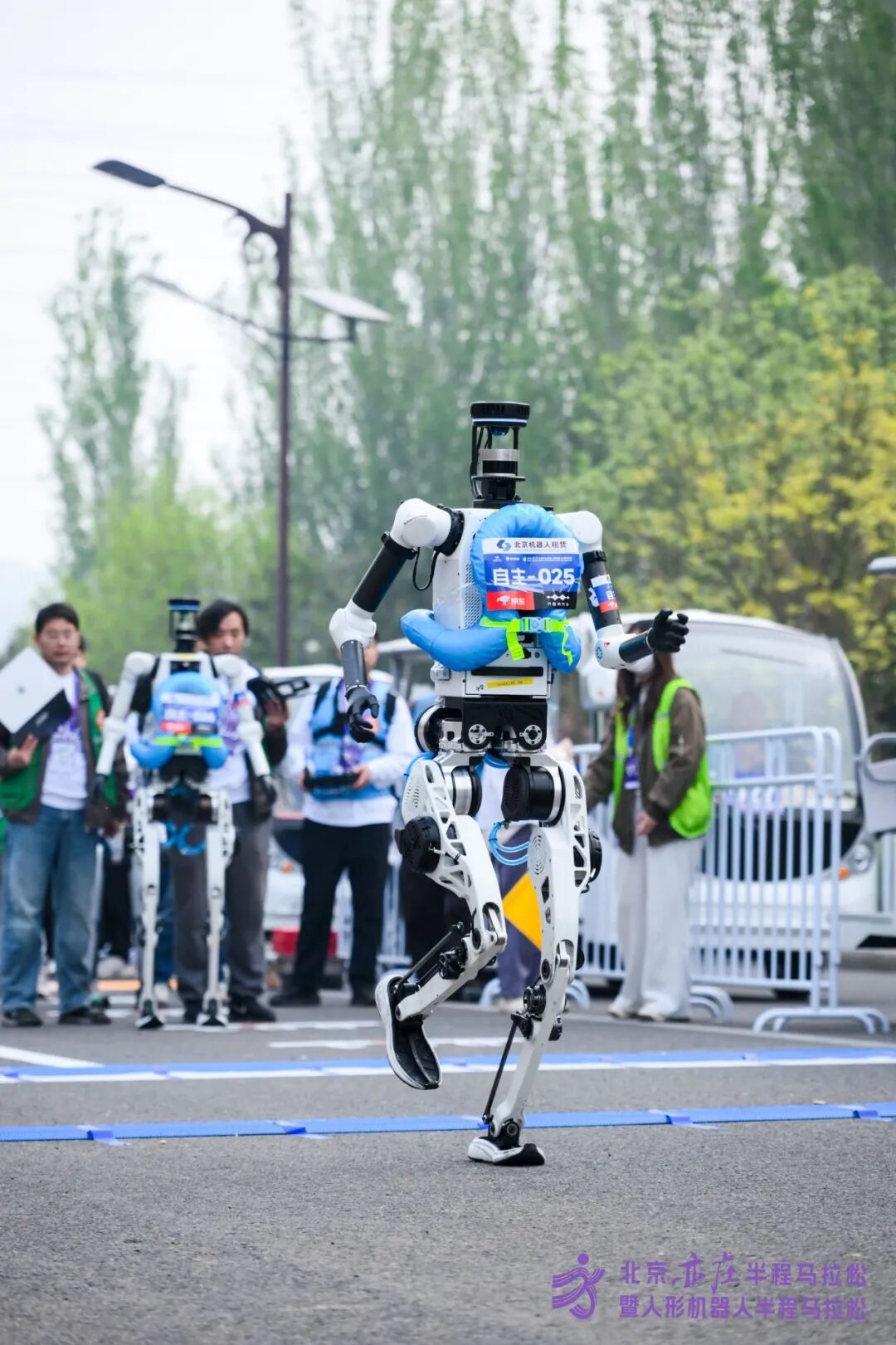 All Set to Go: Humanoid Robot Racing Challenge – Opening Special-3cgo