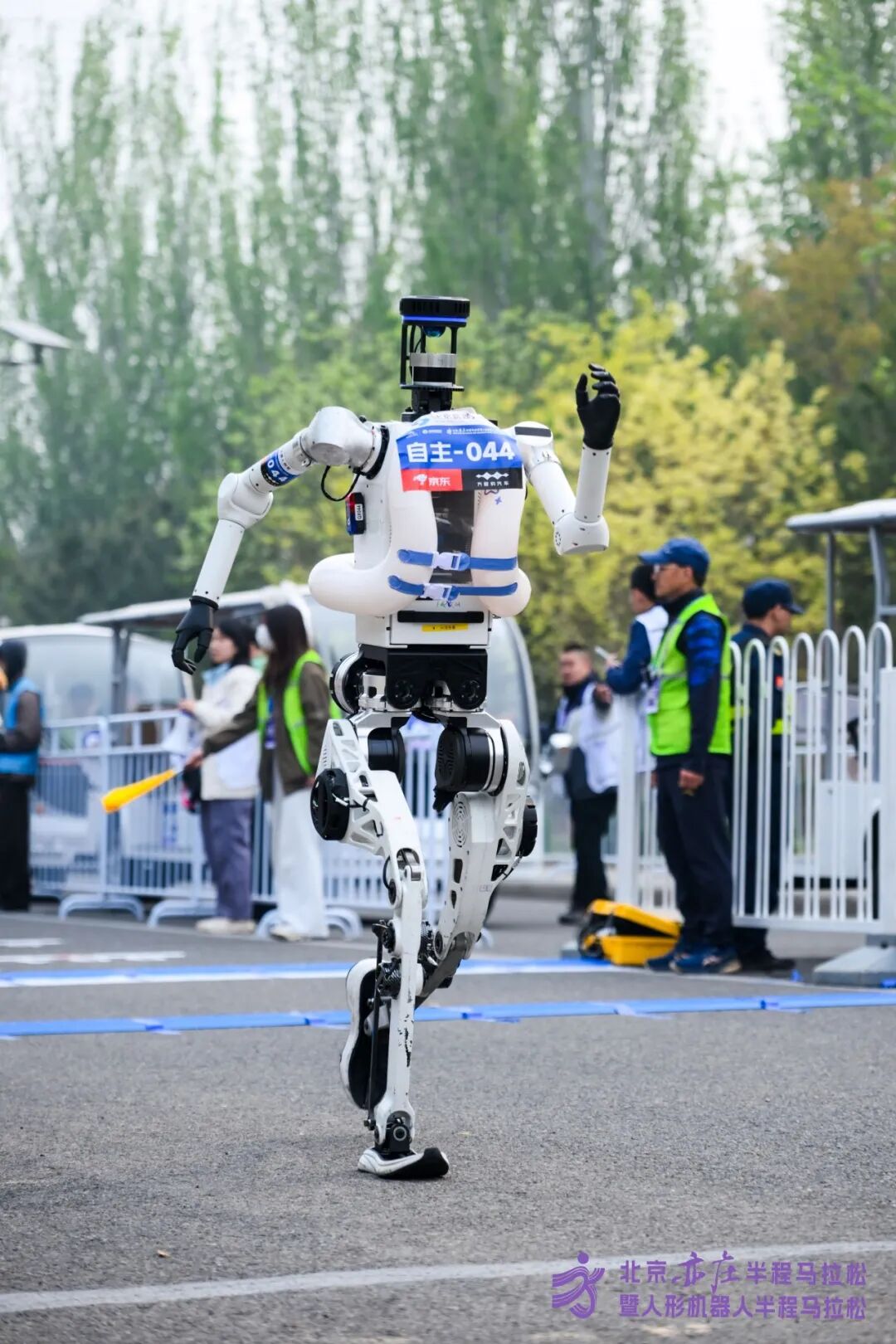 All Set to Go: Humanoid Robot Racing Challenge – Opening Special-3cgo