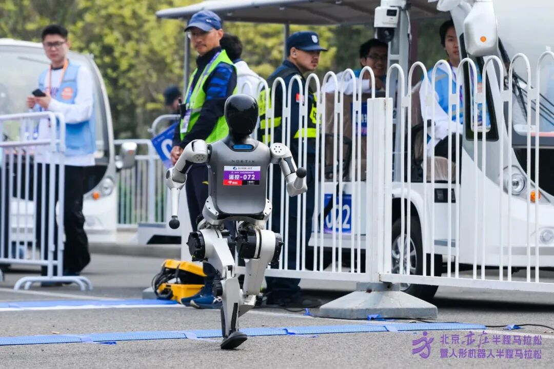 All Set to Go: Humanoid Robot Racing Challenge – Opening Special-3cgo