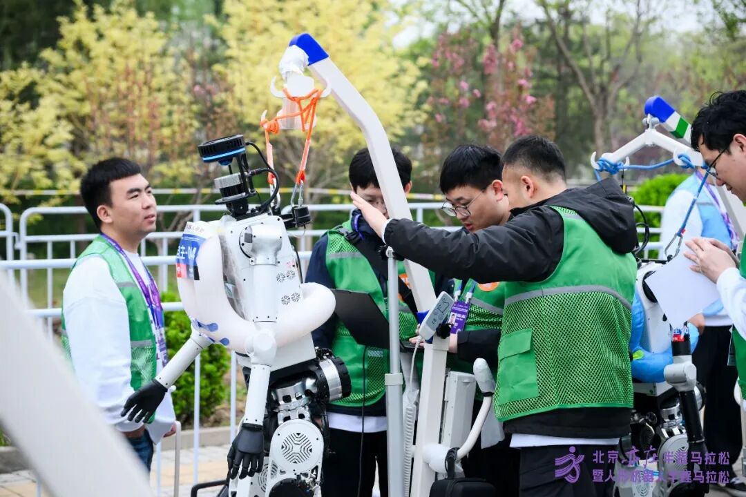 All Set to Go: Humanoid Robot Racing Challenge – Opening Special-3cgo