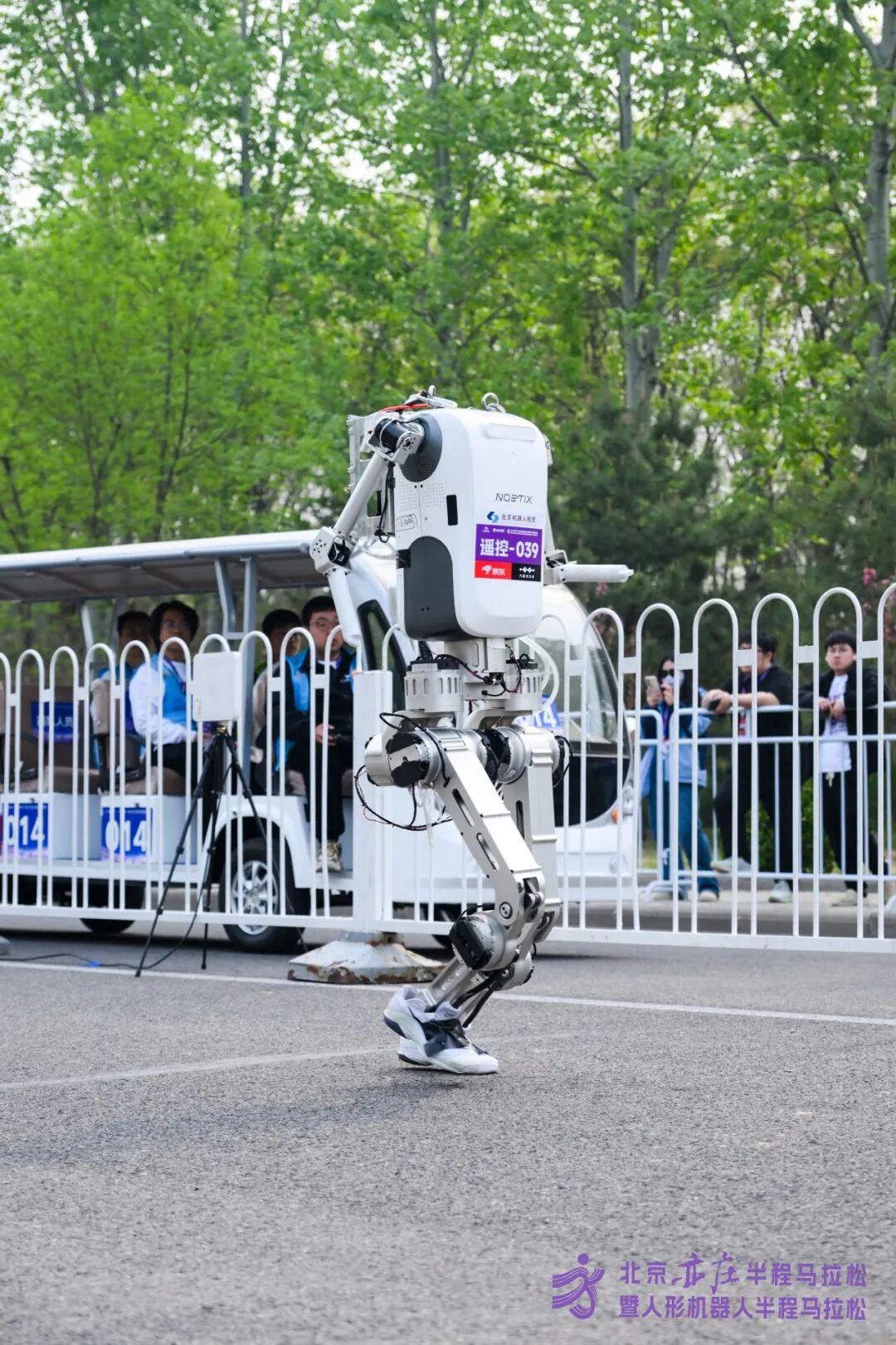 All Set to Go: Humanoid Robot Racing Challenge – Opening Special-3cgo