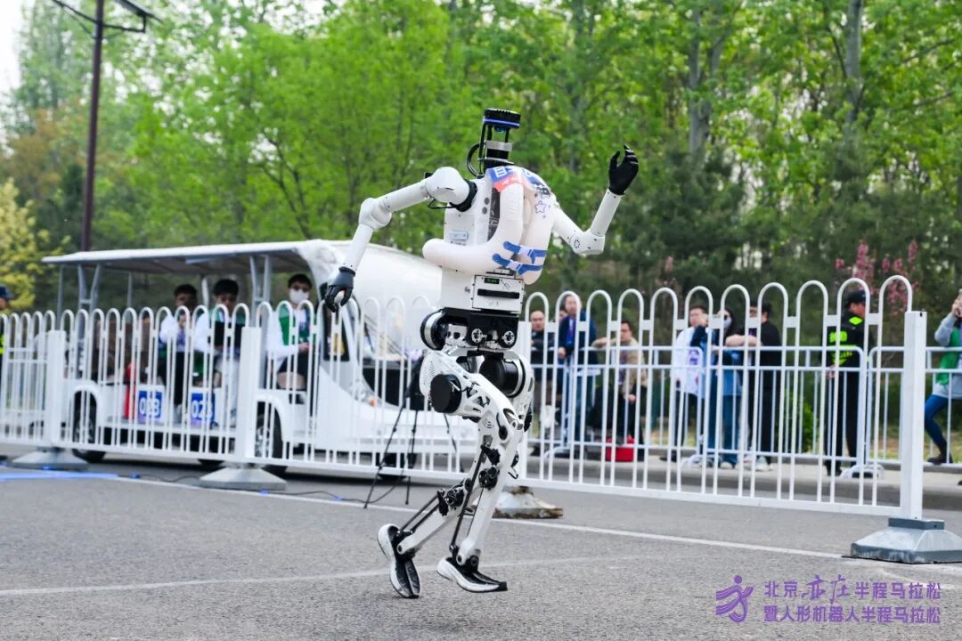 All Set to Go: Humanoid Robot Racing Challenge – Opening Special-3cgo
