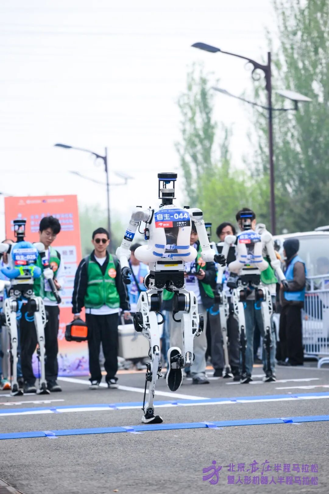 All Set to Go: Humanoid Robot Racing Challenge – Opening Special-3cgo