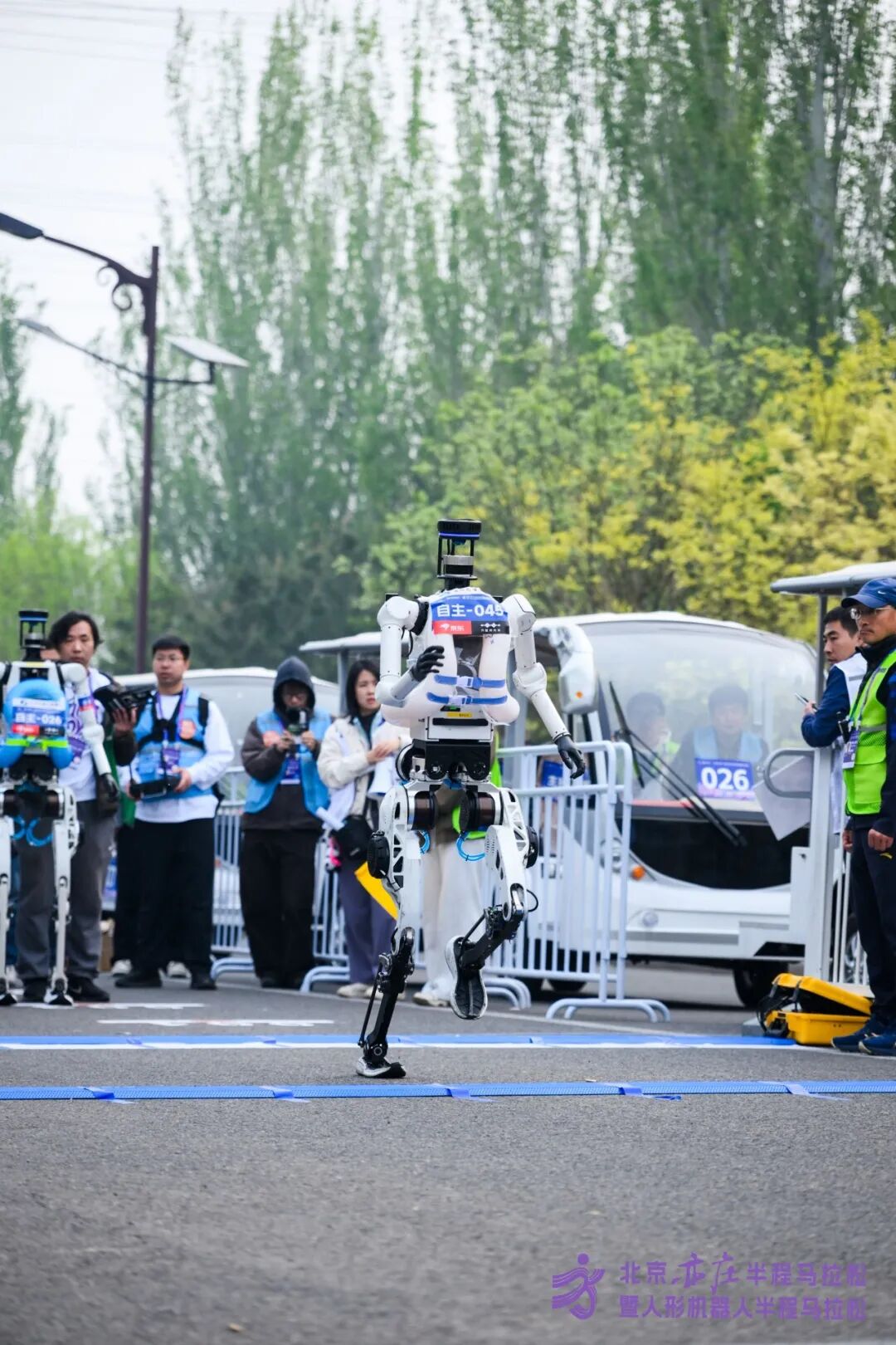All Set to Go: Humanoid Robot Racing Challenge – Opening Special-3cgo