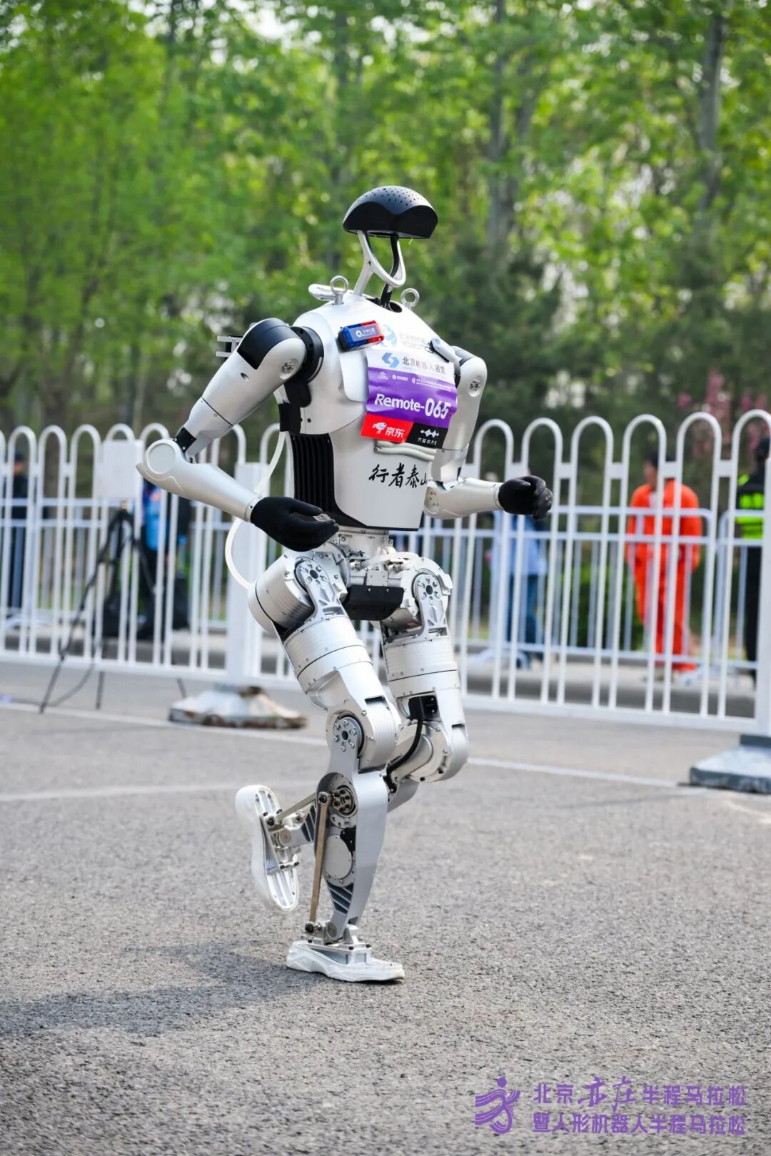 All Set to Go: Humanoid Robot Racing Challenge – Opening Special-3cgo
