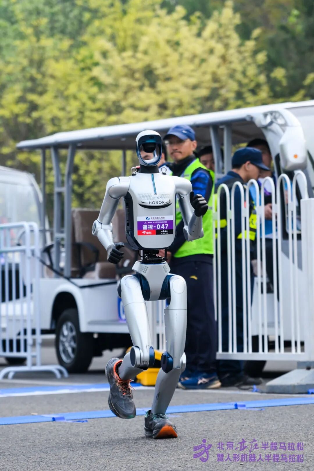 All Set to Go: Humanoid Robot Racing Challenge – Opening Special-3cgo