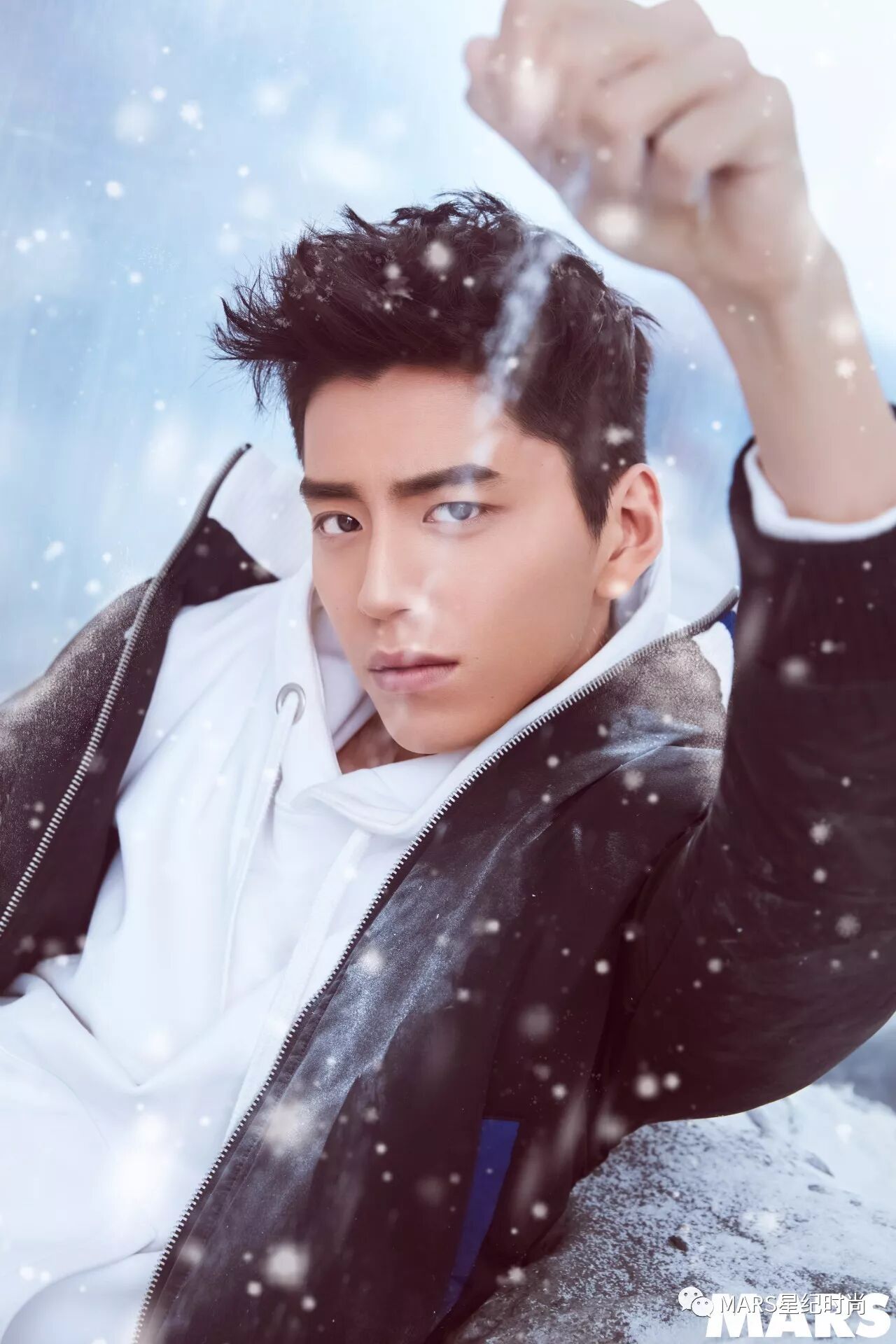 王大陆在这部电影中饰演的角色是校园霸王.高大帅气,又带着邪气.