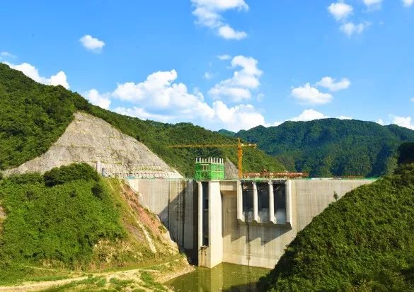 阳塑山水甲桂林上一句_阳朔天下甲桂林上一句_桂林山水甲天下