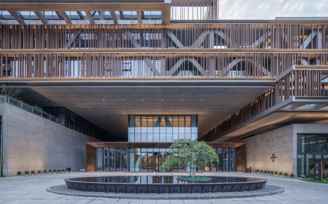 庄子玉酒店作品新的结构形式形成大跨度大悬挑的独特空间体验