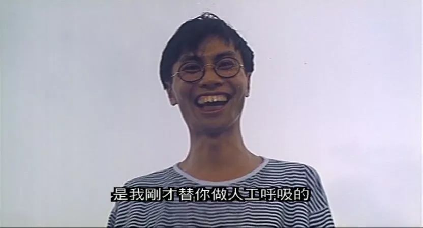 1987年《开心勿语》里饰演在海边帮曾志伟做人工呼吸的路人.