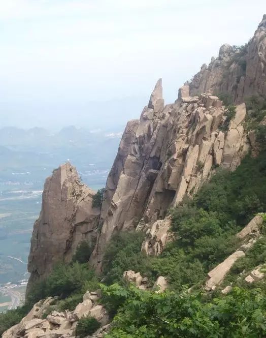 莲花山圣水寺 地址:葫芦岛市连山区杨家杖子经济开发区境内街南莲花