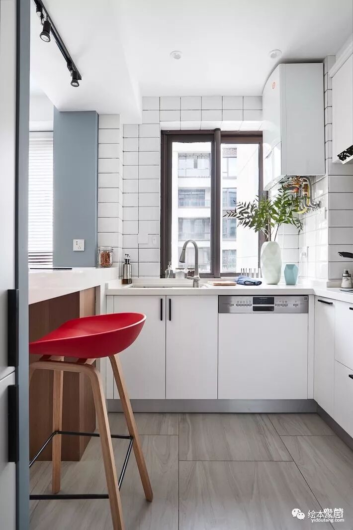 现在厨房瓷砖已经不流行通铺了，很多人都喜欢这样铺！