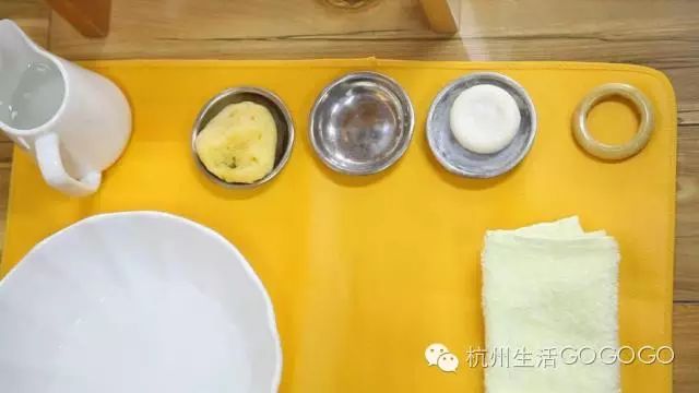 擦桌子的英文_擦桌子的英文短語(yǔ)_擦桌子用英文表示