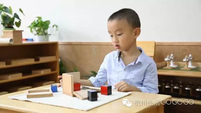 擦桌子用英文表示_擦桌子的英文短語(yǔ)_擦桌子的英文