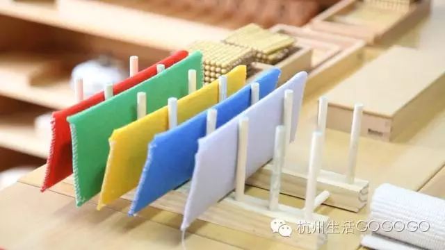 擦桌子用英文表示_擦桌子的英文_擦桌子的英文短語(yǔ)