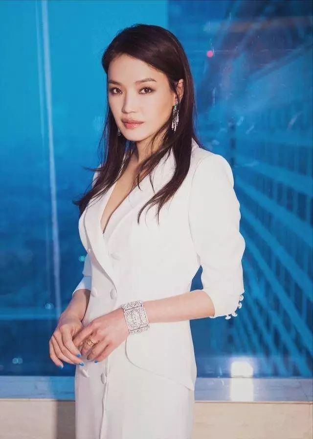 范冰冰撞衫从未输,而蒋欣撞衫几乎从未赢,看来身材很重要