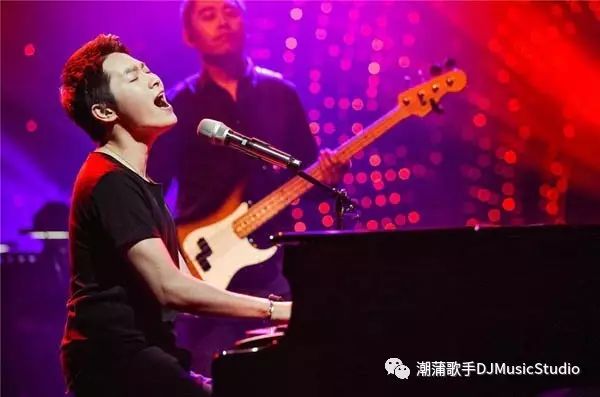 梁博扎心演绎《男孩》,原创首唱讲述爱情心声