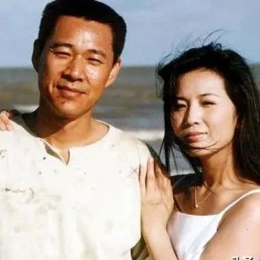 64岁张丰毅:相差12岁的婚姻刚刚好