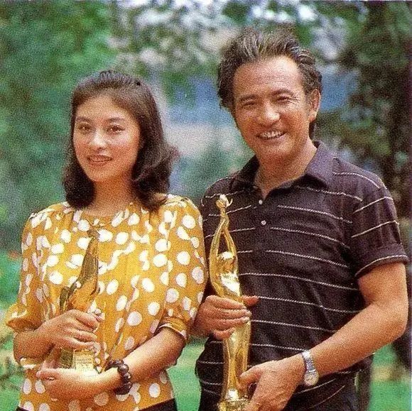 单亲妈妈岳红:离婚后独自抗癌未再婚,在泪水中与女儿和解