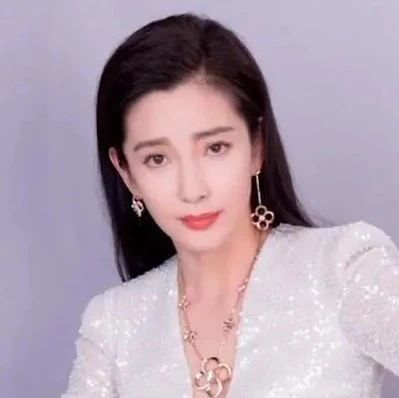 李冰冰的胸,碍了谁的眼?