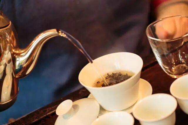 茶泡沫，是农药亲生的？还是茶叶亲生的？