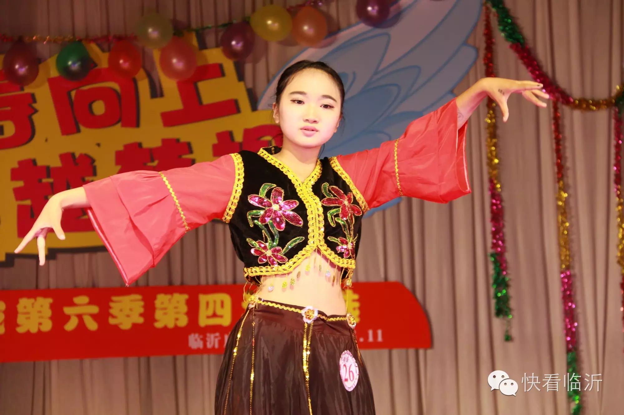 选手孙周琪 选手于晓彤 选手徐铭 选手张旭 选手闫瑞瑶 第三场海选