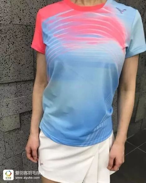 结果，去了高高兴兴选了几套，问他就让我发图，发一套他喷我一顿，反正就是怎么选都没对，真是想摔手机。