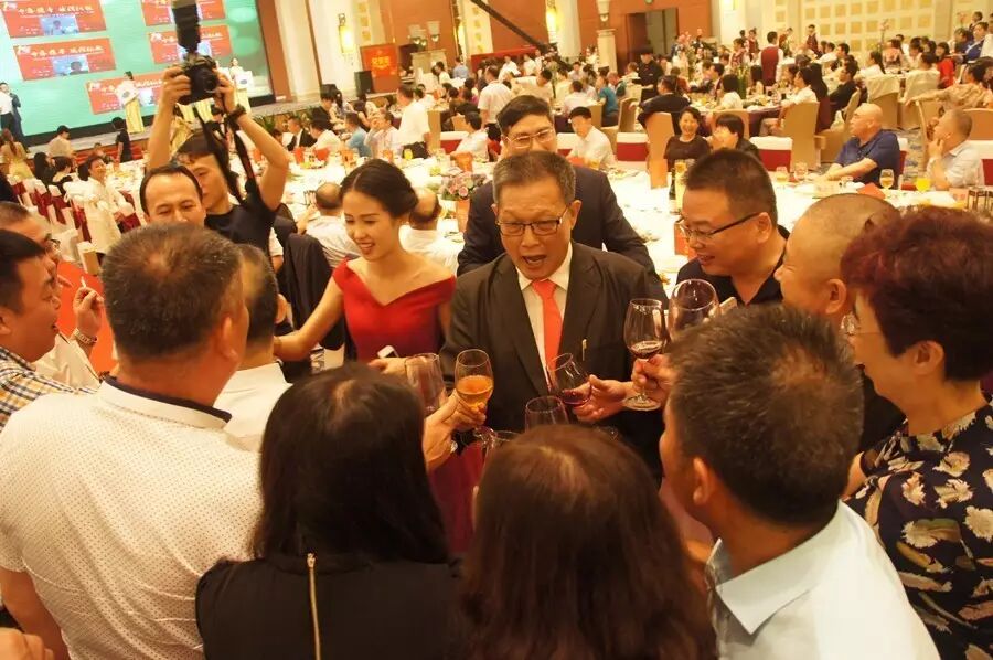 燃氣烤爐,旋轉爐,熱風循環爐,冷凍醒發箱,起酥機,組合爐-賽思達-世界級烘焙設備品牌