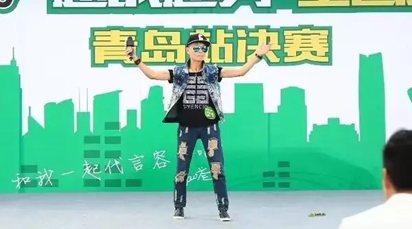年龄不是问题,青岛60岁的摇滚奶奶火了!