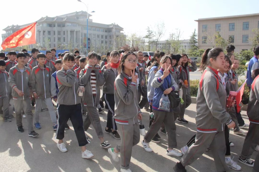 文昌中学举行喜迎第十三届运动会 创建绿色文明周口活动