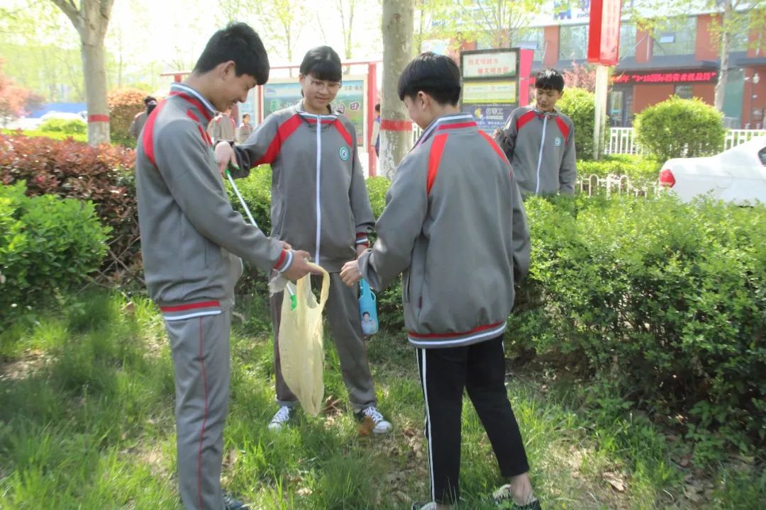 文昌中学举行喜迎第十三届运动会 创建绿色文明周口活动