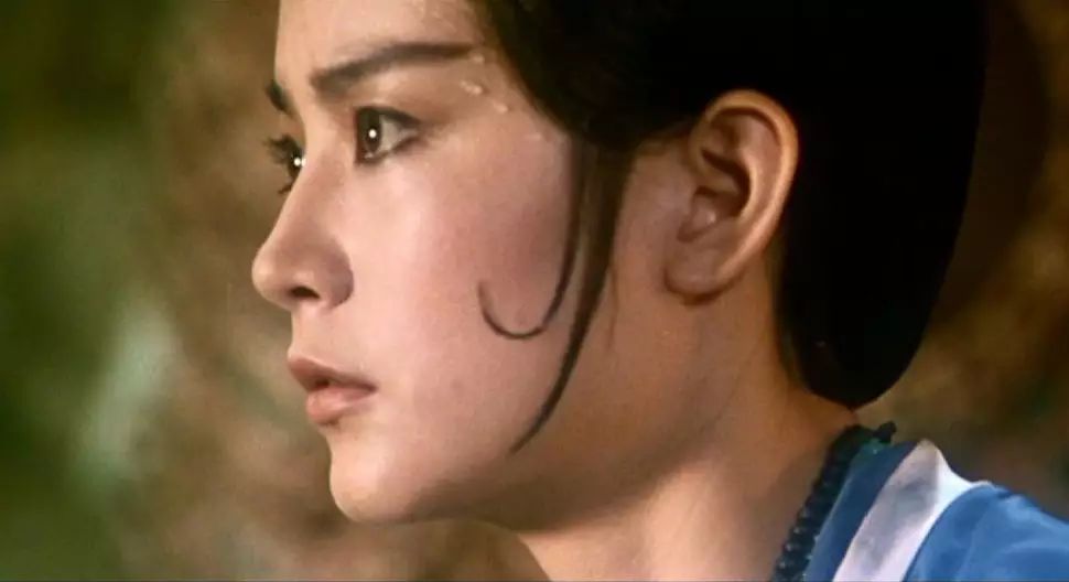 中的剧照 1983年,林青霞首次参与了徐克武侠电影《新蜀山剑侠》,扮演