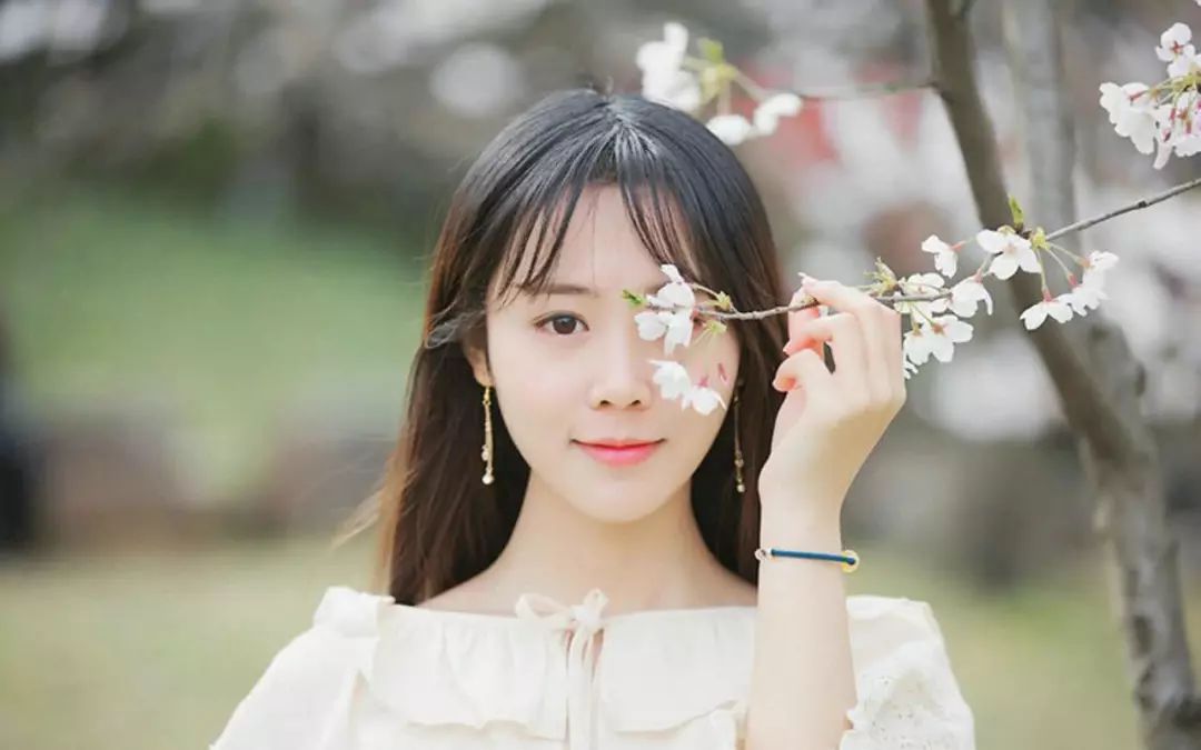 "天蝎座人在个人中很谨慎,她们不很轻易的喜欢上一爱情,而且他们双子座爱情a个人吗图片