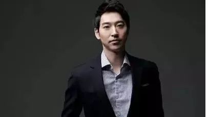 钢琴中的深情——李闰珉