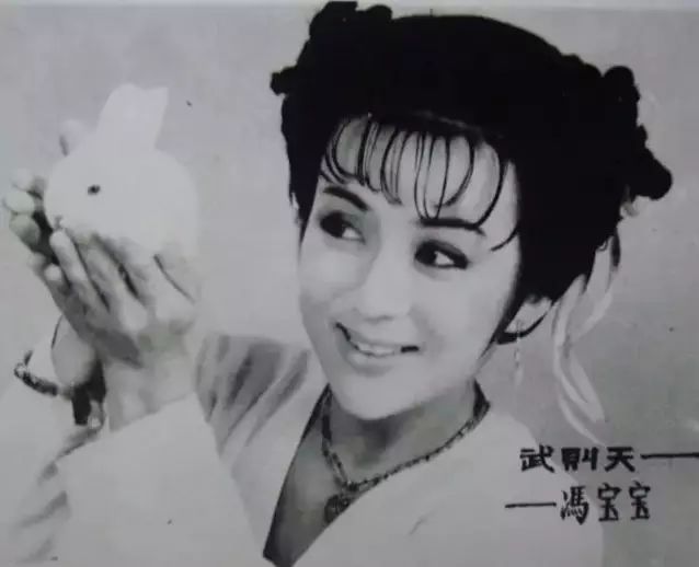她是最早“武媚娘”，霸气不输刘晓庆，抑郁、离婚、患癌，如今63岁气质依旧！ - 12