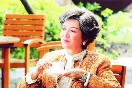 她是最早“武媚娘”，霸气不输刘晓庆，抑郁、离婚、患癌，如今63岁气质依旧！ - 19