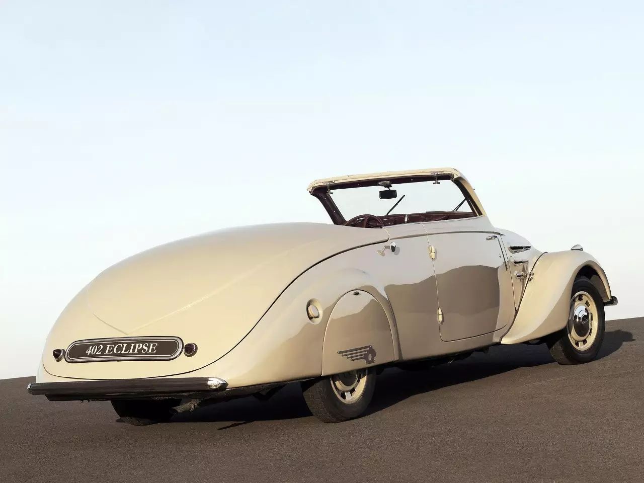 被誉为二战前最美量产车的标致402 eclipse 敞篷状态