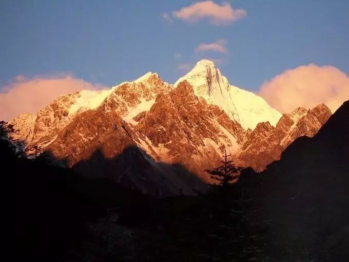 悠游| 中国最美的十大山峰,你看过几座