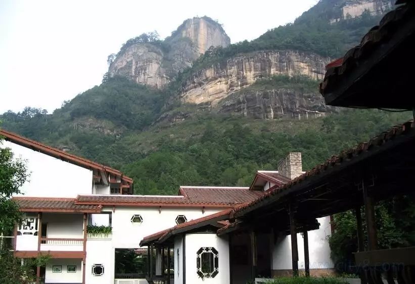 莲花峰在武夷山的风景区里,是海拔相对比较高的一处山场.